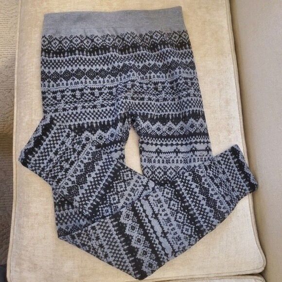 Pink Republic Gray & Black Fair Isle Nordic Print Stretch Knit Leggings Tights - Picture 2 of 9